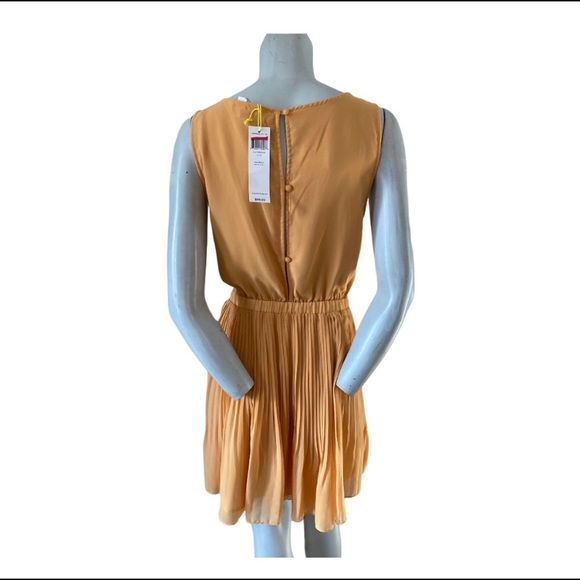 BCBGeneration Persimmon pleated dress. Sz LG NWT - Picture 2 of 2